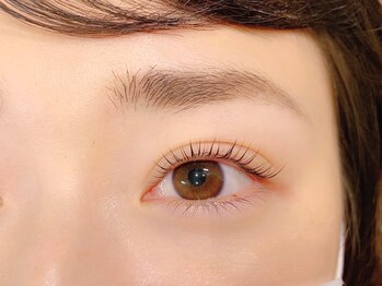 シルシュアイラッシュ さいたま新都心コクーン店(cilche eyelash)の写真/【当店人気☆選べるパリジェンヌorラッシュリフト¥6800】自然な上向きカールでナチュラルeye！