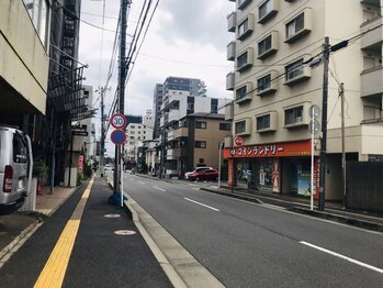 ビ フェイス(Bi-face)/コインランドリー右手に真っすぐ