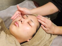 リリアン(Re:lien)/ハーブピーリング施術風景