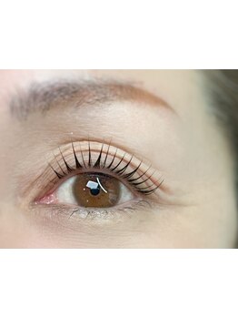 ナチュラル上品な目元にしたい