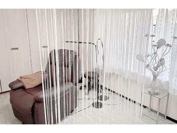 プライベートサロン ヴィヴィアン(Vivian)/アイ施術のリクライニングチェア