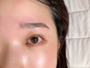 チャム(chum)の写真/あなたの骨格に合わせた美しい眉を実現！大人の魅力を引き出すサロンで特別な時間を♪