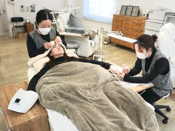フランフィーカ(franfika produced by FIKA)の写真/《平日21時まで》新松戸駅・徒歩1分の好立地！ネイル・まつ毛・眉の同時施術も◎当日予約大歓迎！