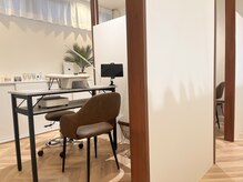 【半個室のネイルブース☆】周りが気にならないお客様のプライベート空間を大切にします◎