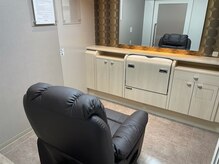 ビューステージ アイブロウサロン 大宮/清潔感があり落ち着いた空間です