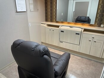 ビューステージ アイブロウサロン 大宮/清潔感があり落ち着いた空間です