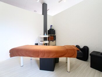 ひまわり整骨院 スポーツ(ひまわり整骨院+SPORTS)/完全個室の内観