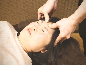 菅野スポーツマッサージ/頭部のアプローチ2