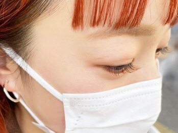 リリー 札幌西11丁目(Lily)の写真/【オールブラウン¥4200～】髪や眉に合わせたカラエクで自然な仕上がりが叶う！柔らかいニュアンスに◎