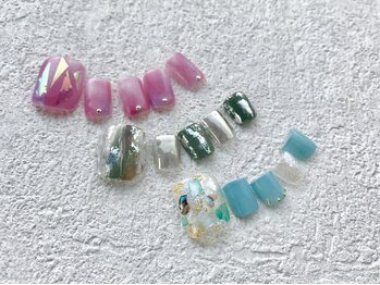 メルジュネイル用賀(Melju Nail)の写真/サンダルからのぞく"涼しげで可愛い"フットネイルに目を奪われる♪角質ケアとSET予約もおすすめ◎