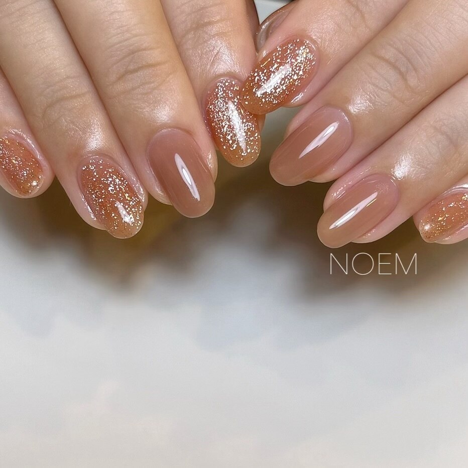 2026年冬トレンド】オレンジブラウン ハンドのネイルデザイン集｜人気