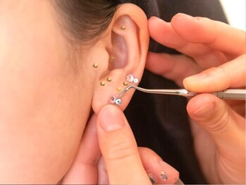 ハリロイヤル トーキョー武蔵小山/耳つぼジュエリーで即効リフト