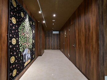 アジアンリラクゼーション ヴィラ 多治見店(asian relaxation villa)/お部屋へご案内いたします