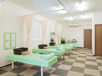 にっしんたろう接骨院 整体院/明るく清潔な院内