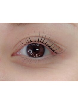 ナチュラル上品な目元にしたい