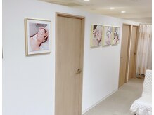 東京メンズビューティー 上野御徒町/明るめの店内