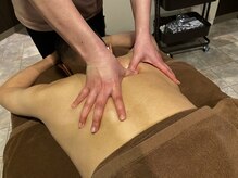 モミーズカフェ/オイルでの肩甲骨はがし