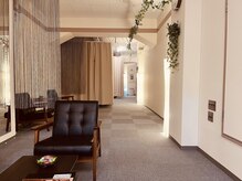 養生堂の雰囲気（広々とした店内でゆっくりお寛ぎください♪ペア利用もOK！）