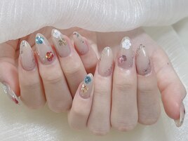 光を受けると輝くホロお花ネイル