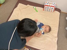 子育てママの整体サロン/施術中のお子様の様子