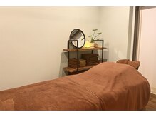 店内個室が2部屋、周りの目を気にせず施術を受けられます。