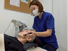 ボディーサポートソワンの雰囲気(寝ているだけで表情筋トレーニング)