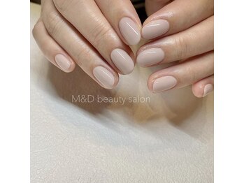 柔らかなグレージュのワンカラー