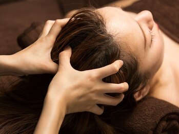 リラクゼーションサロン リリーヴ(Relieve)の写真/お悩みに合わせた本格ヘッドスパ!頭皮のこわばり,眼精疲労,自律神経の乱れに◎頭にも癒しのひとときを♪