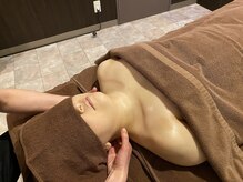 モミーズカフェ/首元は優しくしっかり