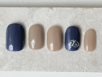 シンプル 蝶々ネイル