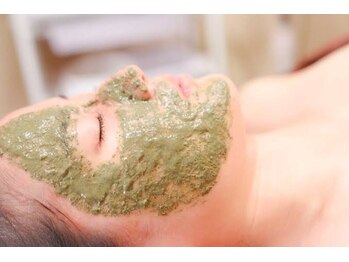 ルミナス(Luminous)/ハーブピーリング