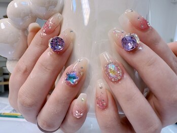 ジョジョネイル 池袋店(JOJOネイル)の写真/お子様同伴可◎忙しいママさんもお洒落を楽しんで頂けるよう大歓迎です♪広々とした店内で居心地の良さも◎