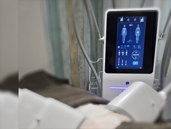 エステティック らぽーる(Rapport)の写真/【脂肪冷却】＼自分史上最高のくびれ／最新ルミクスリポクールで集中ケア！食事制限＆運動が苦手でも実感☆