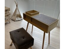 ミマネイル(mima nail)の雰囲気（看板犬がお出迎え。ゆったりした時間をお過ごし下さい。）