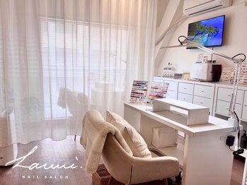 ラウミー(Laumi)の写真/経験豊富な実力派ネイリストが新宿駅近にプライベートサロンをOPEN★パーソナルカラーに似合う色の提案も◎