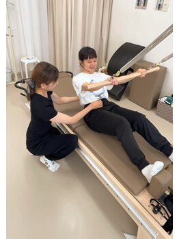 メリー 大和西大寺店(merry)/ピラティスマシンを動きの助けに