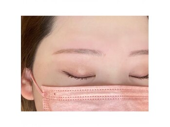 ビューステージ アイブロウサロン 松山/細めの自然な平行眉