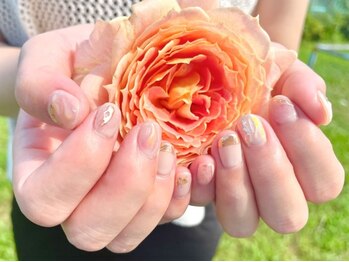 シズク(SiZUKU)の写真/【大人女性のリピーター多数】シンプルな淡いニュアンスカラーが高評☆ネイル全体の高級感UP!