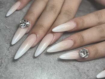 マカナネイル(makana nail)の写真/《長さだしが得意なサロン!》実力派ネイリストが施術!デザイン/フォルムに妥協できない方,爪が短い方にも◎
