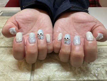 大人かわいい雪だるまネイル