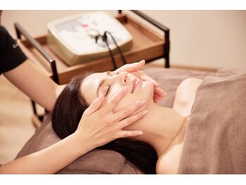 カドモリ 心斎橋(KADOMORI)/【小顔矯正/美容鍼/大阪美容鍼】