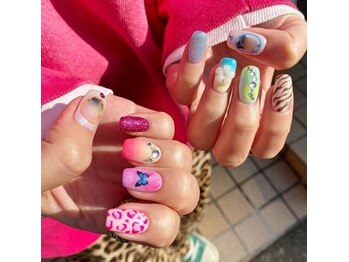 ニコネイル 渋谷店(NICO nail)の写真/時間内でアート・パーツ付け放題のコースが人気☆画像持ち込みもOK♪デザインに困ったらスタッフにお任せ!
