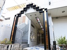 マンション入口になります。入って右手にエレベーターがあります