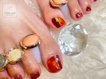 カラーネイル(Color nail)の写真/これからの季節に向けて、足元を華やかにすることで気分もUP♪≪角質ケア/ハンドフット同時施術も可能！≫