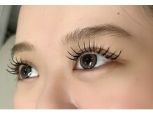 オーサム(AWESOME)/《切長で目尻が長いデザイン》