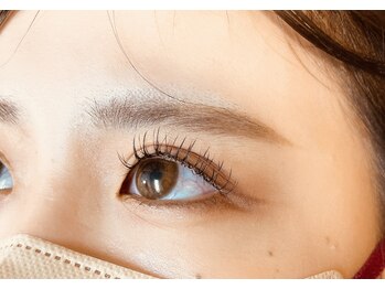 ニィ(NiY)/ブラウンカラーでナチュラルに