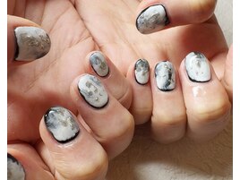 個性派ニュアンスネイル