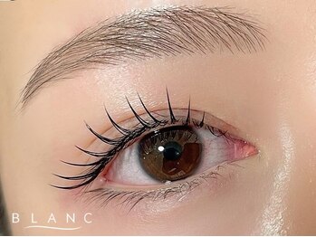 アイラッシュサロン ブラン 浜松アクトタワー店(Eyelash Salon Blanc)の写真/【負担最小限＆モチも抜群!】リピート多数のフラットラッシュやボリュームラッシュもおすすめ♪