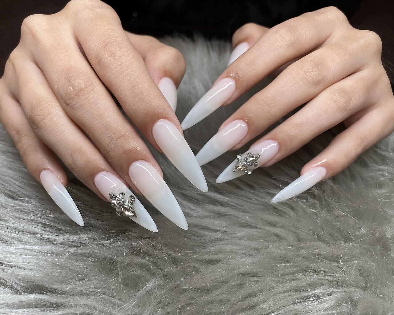 プロフ必読　様　　ホワイトワンカラー 2025年秋トレンド】ホワイト ワンカラーのネイルデザイン集｜人気順
