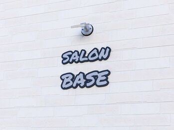 ベース(BASE)/この看板ロゴが目印です！